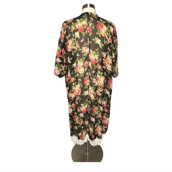 La Hearts Floral Lace-Trim Kimono Robe - Picture 6 of 6